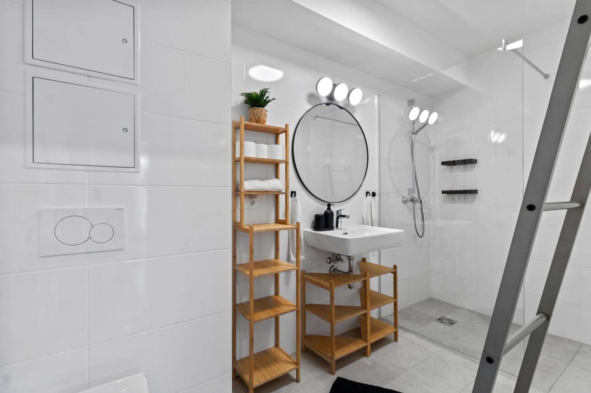 1 Min To Public Transport - 3 Min To Supermarket And Pharmacy - On-site Parking For 19,90 Eur *