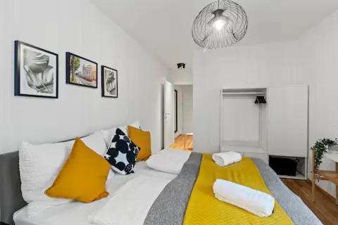 1 Min To Public Transport - 3 Min To Supermarket And Pharmacy - On-site Parking For 19,90 Eur Apartment Vienna
