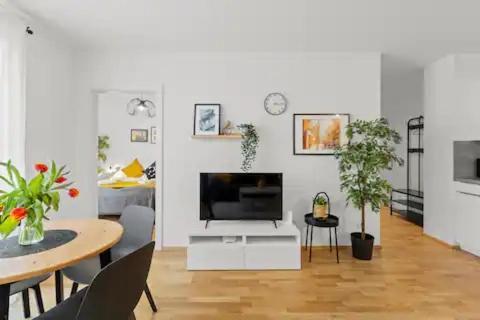 Near Klinik Floridsdorf - 3 Min To Supermarket And Pharmacy - On-Site Parking For 19,90 Eur